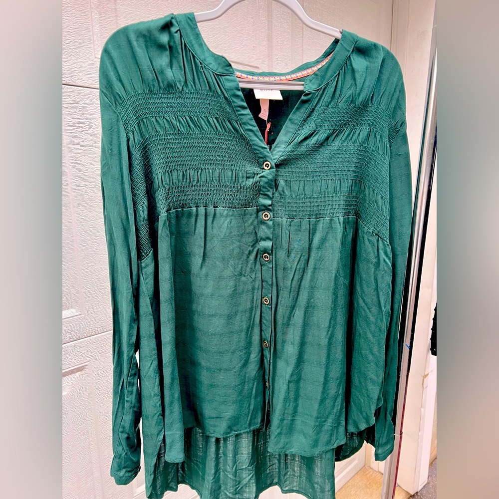 Woman’s long sleeve shirt ☘️